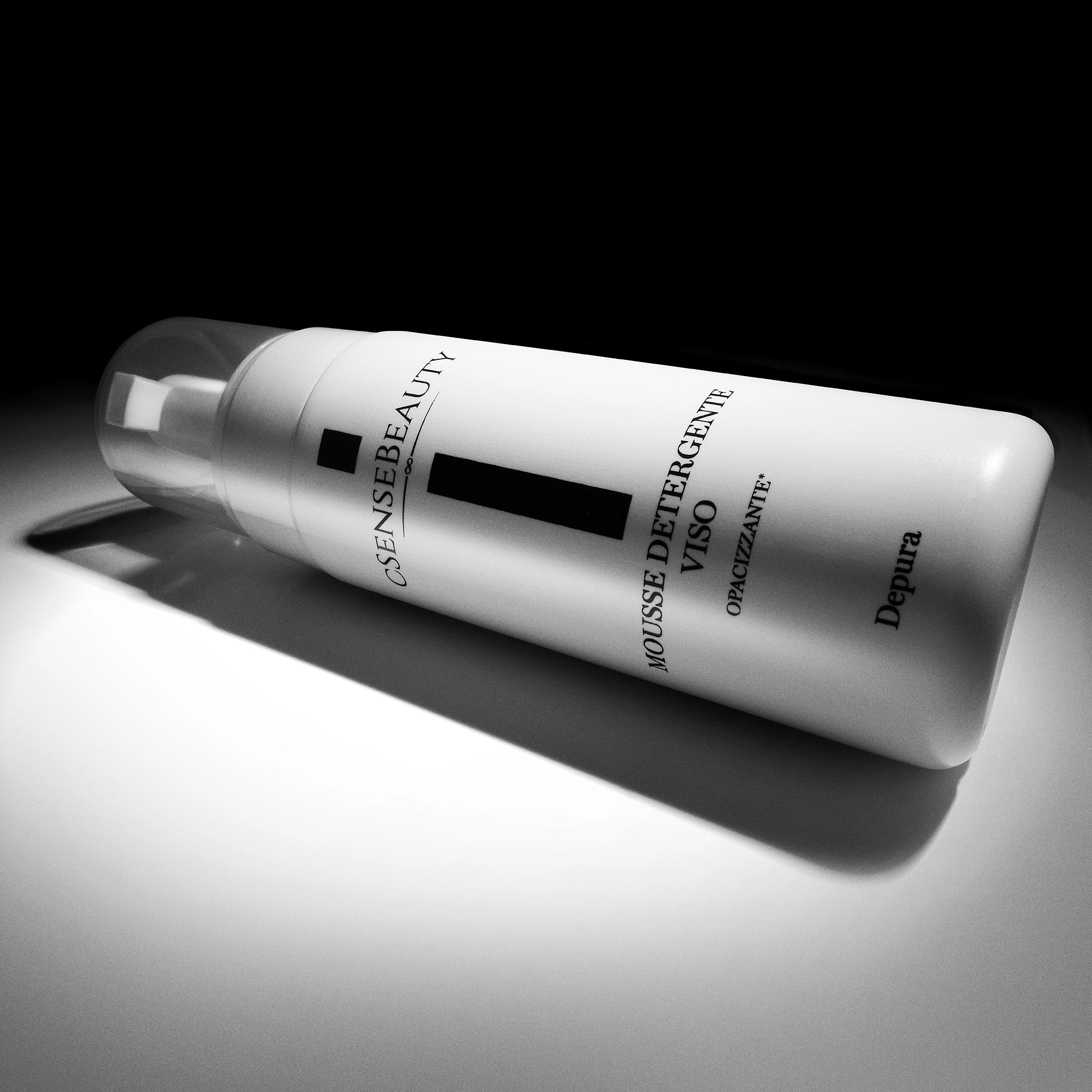 Mousse detergente in flacone da 150 ml astringente e opacizzante Made in Italy di cSenseBeauty
