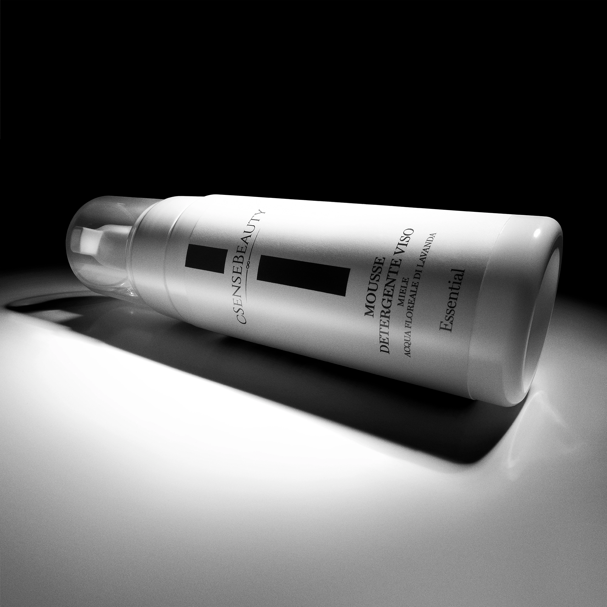 Mousse detergente in flacone da 150 ml lenitiva e riequilibrante Made in Italy di cSenseBeauty